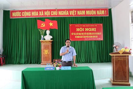 Bí thư Đảng ủy thị trấn Sông Vệ tiếp xúc, đối thoại trực tiếp với Nhân dân ở tổ dân phố An Bàng
