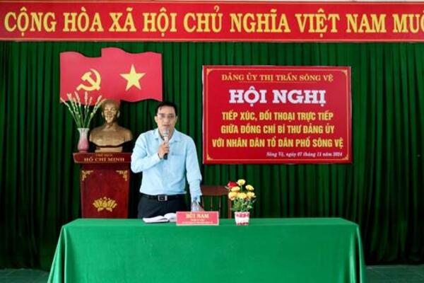Bí thư Đảng ủy thị trấn Sông Vệ Bùi Nam tiếp xúc, đối thoại với Nhân dân Tổ dân phố Sông Vệ
